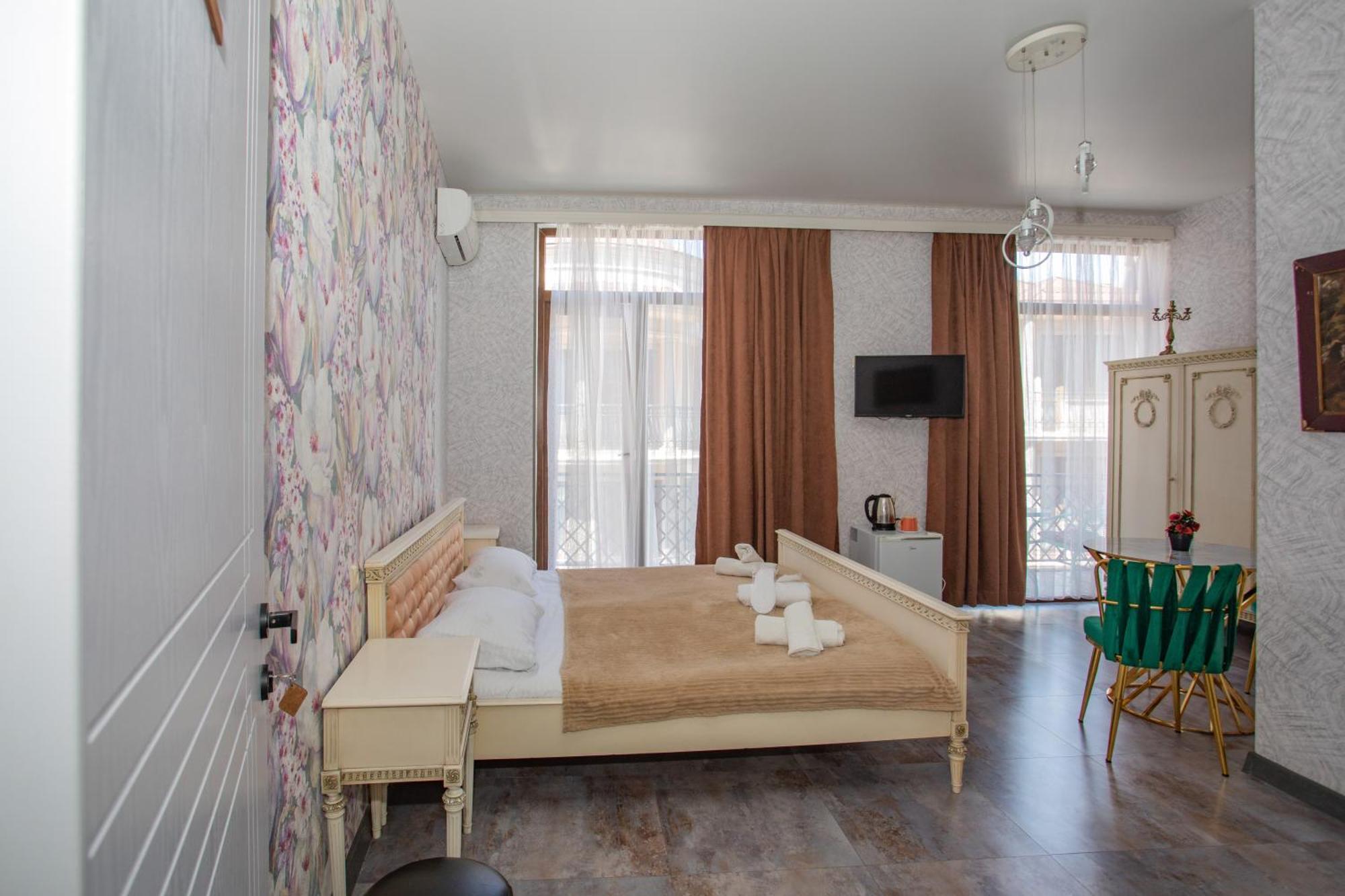 Hotel Homeland Batumi Exterior photo