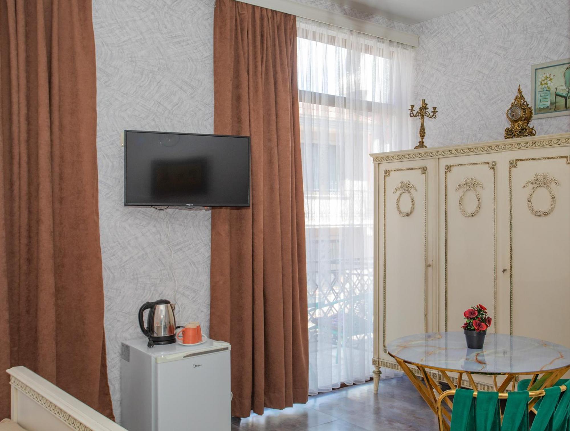 Hotel Homeland Batumi Exterior photo